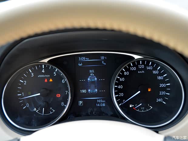 日產(chǎn)東風(fēng)日產(chǎn)奇駿2014款 2.5L CVT至尊版 4WD