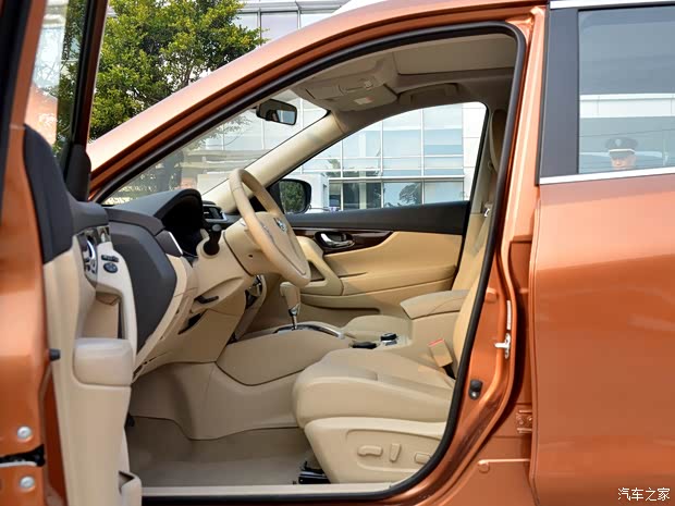 日產(chǎn)東風(fēng)日產(chǎn)奇駿2014款 2.5L CVT至尊版 4WD