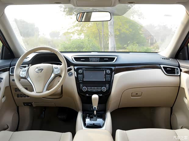 日產(chǎn)東風(fēng)日產(chǎn)奇駿2014款 2.5L CVT至尊版 4WD