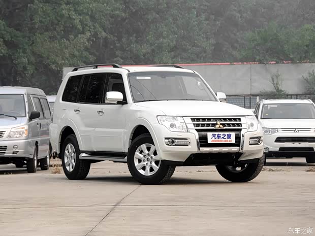 三菱(进口) 帕杰罗(进口) 2015款 3.0L 精英超越版 国IV 三菱(进口) 帕杰罗(进口) 2015款 3.0L 精英超越版 国IV