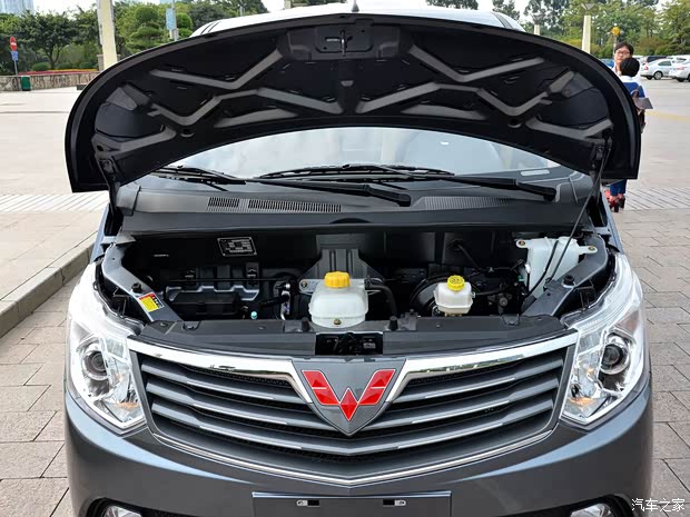 上汽通用五菱 五菱征程 2015款 1.8L 豪华型 上汽通用五菱 五菱征程 2015款 1.8L 豪华型