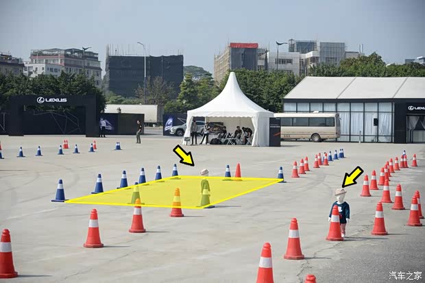 雷克萨斯 雷克萨斯NX 2015款 300h 全驱 锋芒版