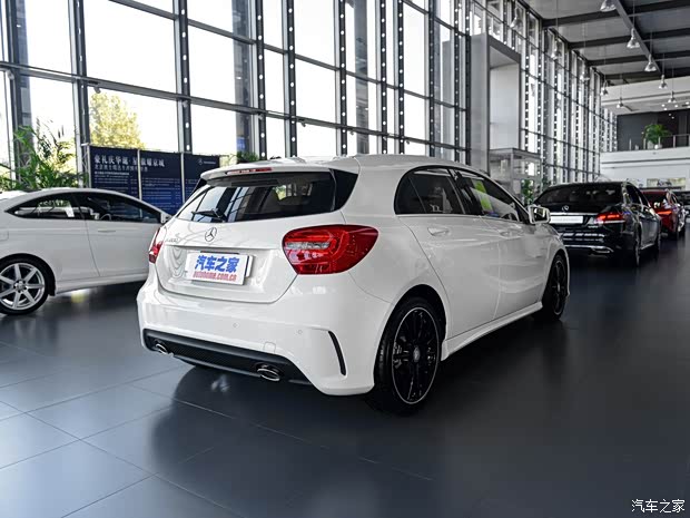 奔驰(进口) 奔驰A级 2015款 A 200 运动型 奔驰(进口) 奔驰A级 2015款 A 200 运动型