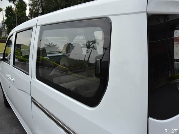 上汽通用五菱 五菱宏光 2015款 1.5L宏光V 上汽通用五菱 五菱宏光 2015款 1.5L宏光V