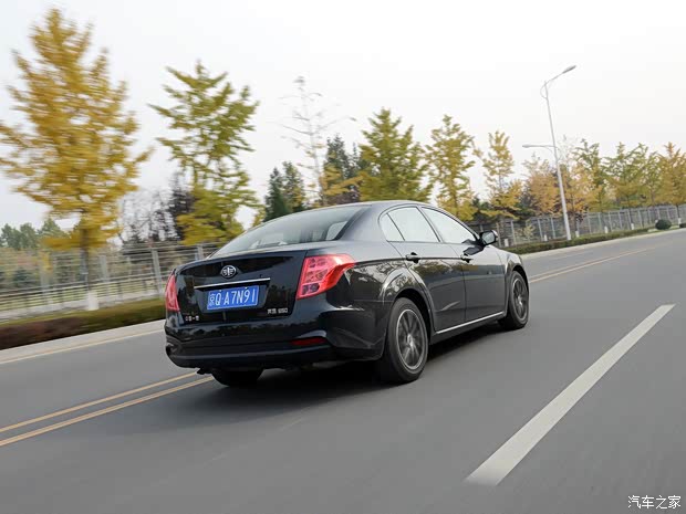 一汽奔腾 奔腾B50 2013款 1.8L AT尊贵型 一汽奔腾 奔腾B50 2013款 1.8L AT尊贵型