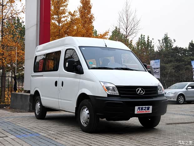 上汽商用车 上汽大通V80 2014款 2.5T傲运通短轴中顶