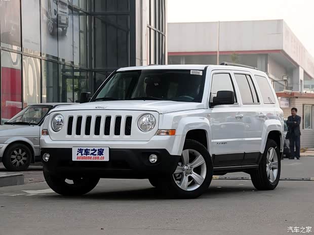 JeepJeep自由客2014款 2.0L 運(yùn)動(dòng)增強(qiáng)版 JeepJeep自由客2014款 2.0L 運(yùn)動(dòng)增強(qiáng)版