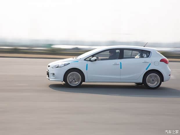 起亞東風(fēng)悅達(dá)起亞起亞K3S2014款 基本型