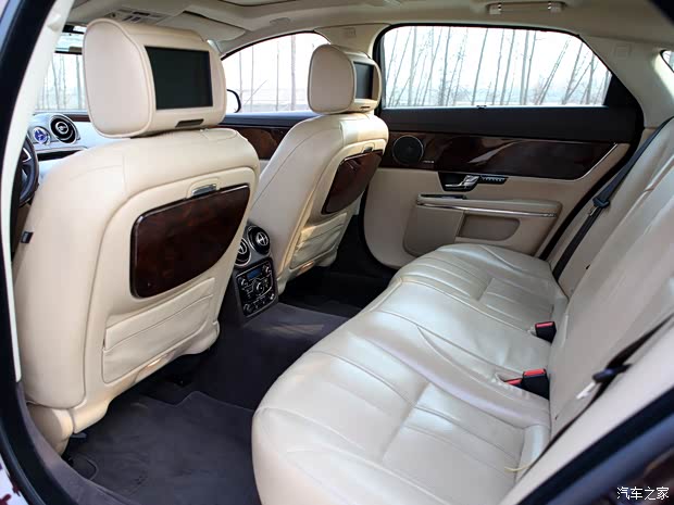 捷豹捷豹捷豹XJ2013款 XJL 2.0T 典雅商務(wù)版