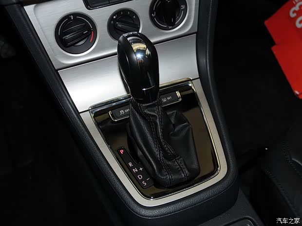 大众上海大众朗逸2013款 改款 1.4TSI DSG舒适版 大众上海大众朗逸2013款 改款 1.4TSI DSG舒适版