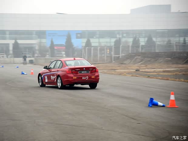 寶馬華晨寶馬寶馬3系2014款 328i 運(yùn)動(dòng)設(shè)計(jì)套裝