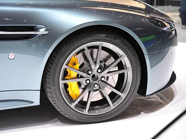 阿斯顿·马丁阿斯顿·马丁V8 Vantage2015款 4.7 N430 阿斯顿·马丁阿斯顿·马丁V8 Vantage2015款 4.7 N430