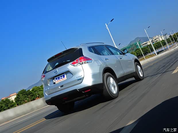 日产东风日产奇骏2014款 2.5L CVT至尊版 4WD