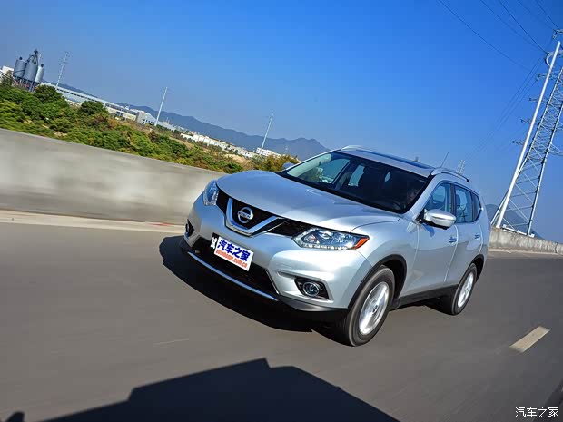 日产东风日产奇骏2014款 2.5L CVT至尊版 4WD 日产东风日产奇骏2014款 2.5L CVT至尊版 4WD