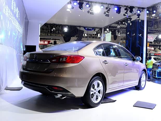 众泰众泰汽车众泰Z5002014款 基本型