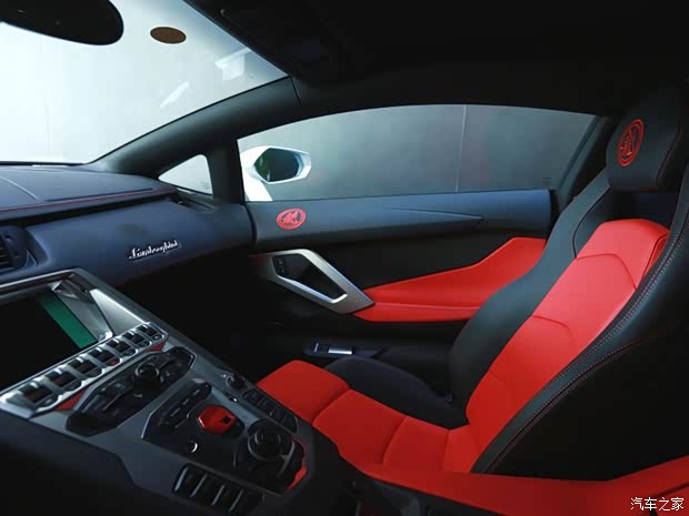 兰博基尼兰博基尼Aventador2014款 LP 700-4 成龙特别定制版 兰博基尼兰博基尼Aventador2014款 LP 700-4 成龙特别定制版