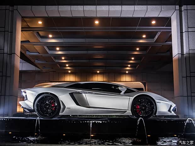 兰博基尼兰博基尼Aventador2014款 LP 700-4 成龙特别定制版 兰博基尼兰博基尼Aventador2014款 LP 700-4 成龙特别定制版
