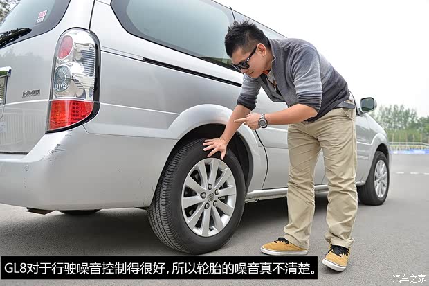 通用别克 别克GL8 2012款 2.4L BASE舒适版