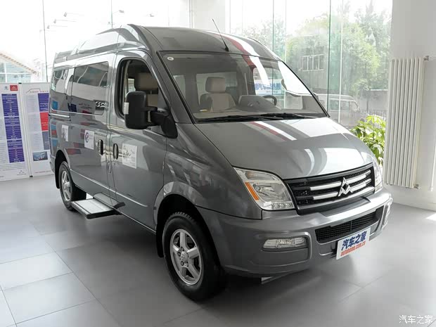 上汽商用车 上汽大通V80 2011款 2.5T短轴中顶尊杰版