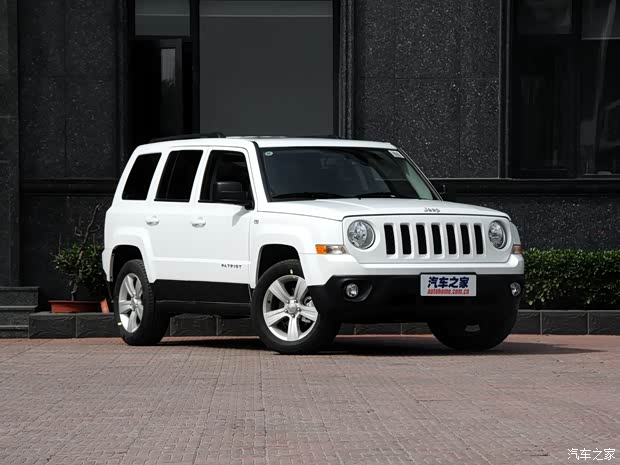 Jeep 自由客 2014款 2.0L 运动增强版 Jeep 自由客 2014款 2.0L 运动增强版