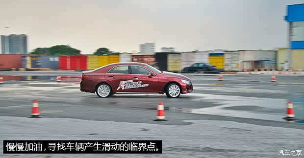 一汽丰田 锐志 2013款 2.5V 尊锐导航版 一汽丰田 锐志 2013款 2.5V 尊锐导航版