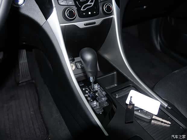 北京现代 索纳塔八 2014款 2.4L 自动顶级版 国V 北京现代 索纳塔八 2014款 2.4L 自动顶级版 国V