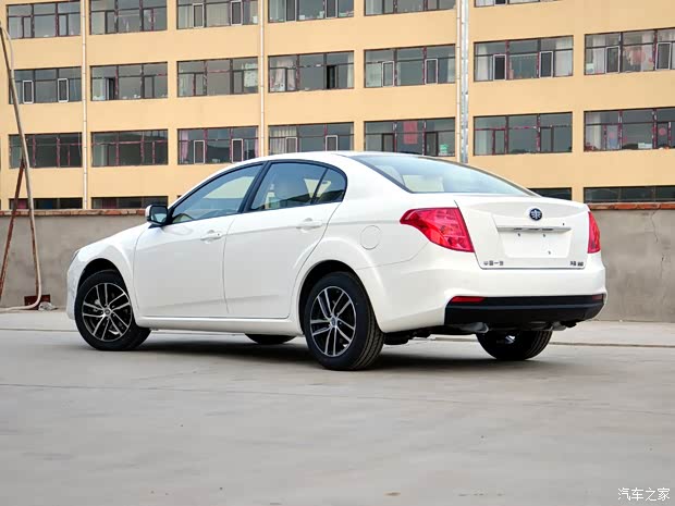 一汽奔腾 奔腾B50 2013款 1.6L MT尊贵型