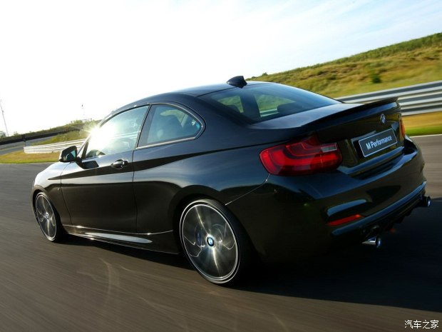 () 2ϵ 2014 M235i Track Edition