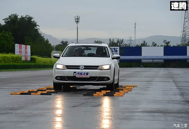 一汽-大众 速腾 2014款 1.4TSI 自动旗舰版 一汽-大众 速腾 2014款 1.4TSI 自动旗舰版