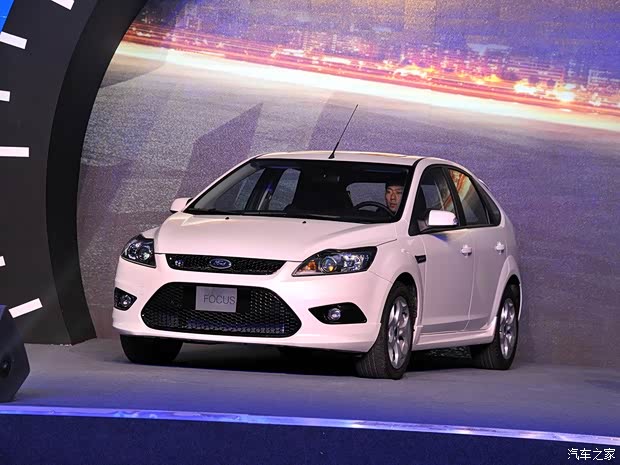 长安福特 福克斯 2014款 两厢经典 1.8L 自动酷白典藏版