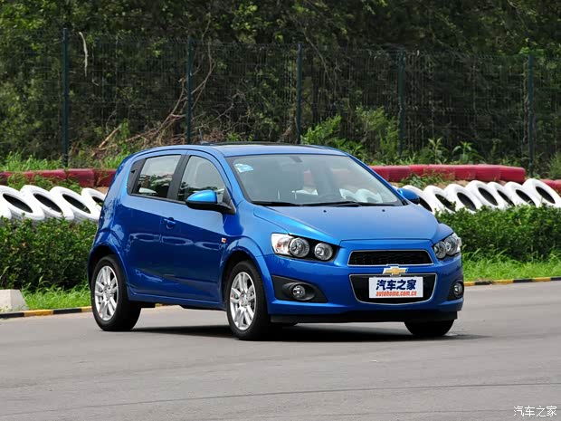 爱唯欧 2011款 两厢 1.6L AT SX
