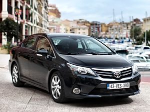 () Avensis 2012 