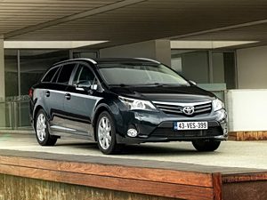 S(M) Avensis 2012 а