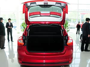 ����˹2012�� ���� 2.0L AT�����˶���