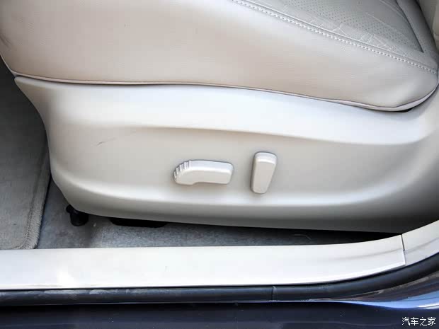 东风日产 轩逸 2012款 1.8XV CVT尊享版 东风日产 轩逸 2012款 1.8XV CVT尊享版