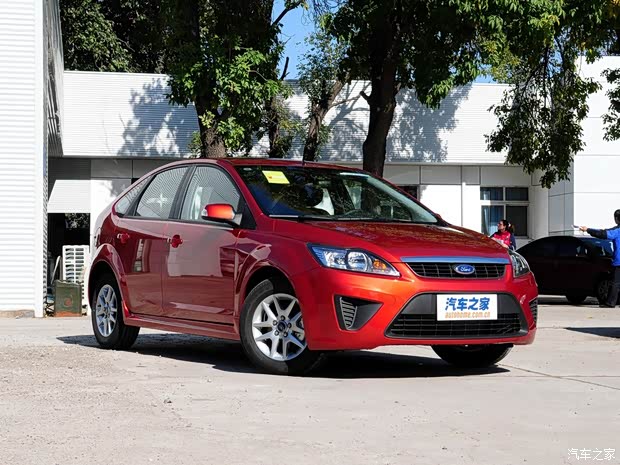 長(zhǎng)安福特 福克斯 2012款 兩廂經(jīng)典 1.8L MT基本型
