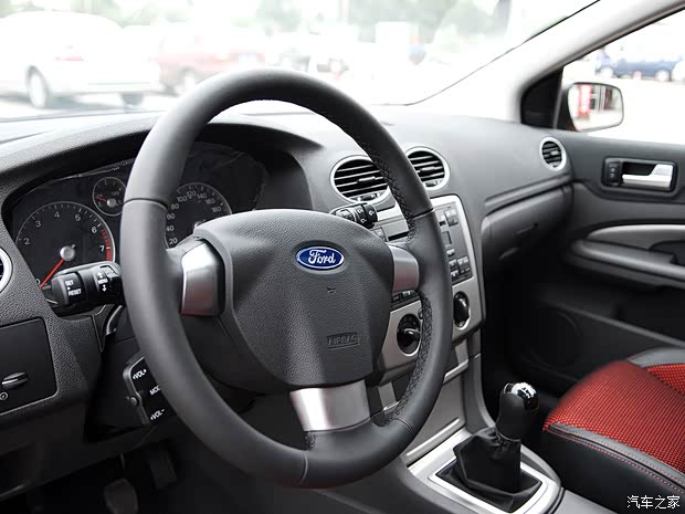 長(zhǎng)安福特 福克斯 2006款 兩廂 2.0L 手動(dòng)運(yùn)動(dòng)版