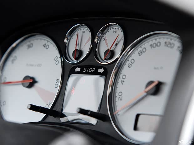 东风标致 标致307 2008款 两厢 1.6L 手动雅致版 东风标致 标致307 2008款 两厢 1.6L 手动雅致版