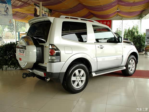 三菱(进口) 帕杰罗(进口) 2008款 3.8 三门GLS 炫酷版