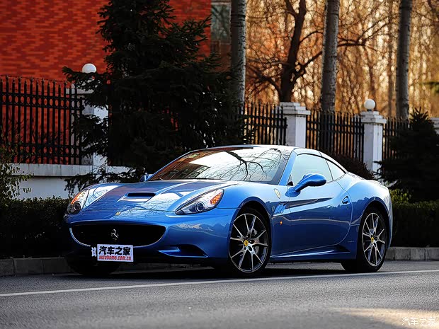 法拉利 California T 2009款 4.3L 標(biāo)準(zhǔn)型 法拉利 California T 2009款 4.3L 標(biāo)準(zhǔn)型