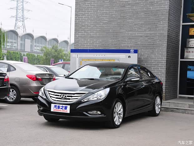 北京现代 索纳塔八 2011款 2.4L 自动顶级版 北京现代 索纳塔八 2011款 2.4L 自动顶级版