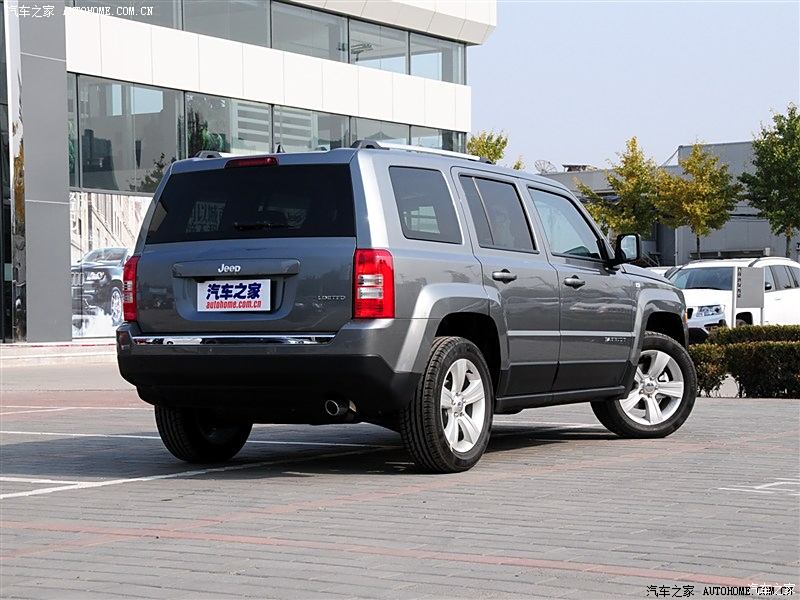 jeep(进口) 自由客 2013款 2.4 豪华导航版