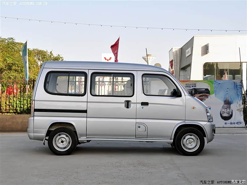 一汽佳宝V52整体外观