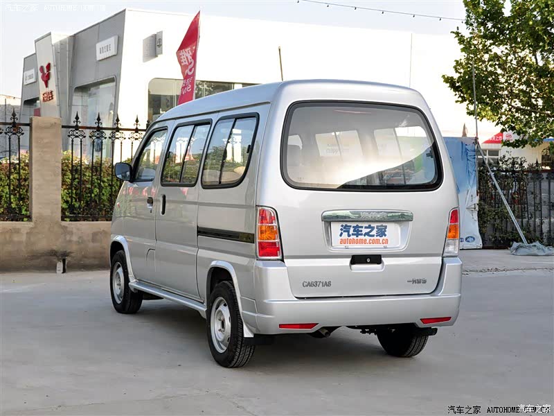 一汽佳宝V52整体外观