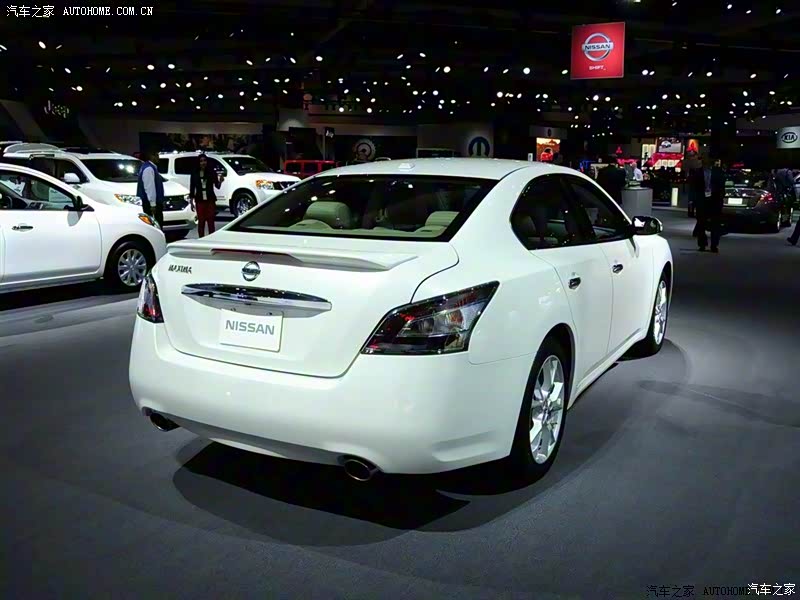 日产MAXIMA整体外观