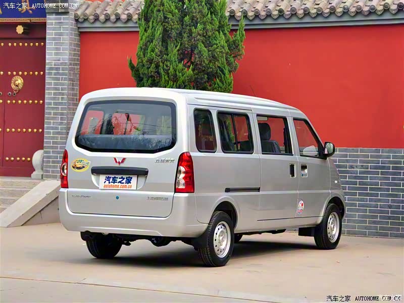 五菱荣光整体外观