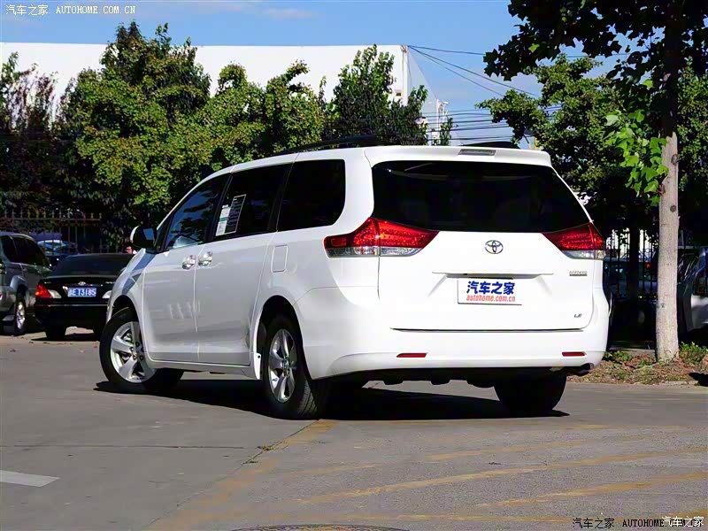 丰田SIENNA整体外观