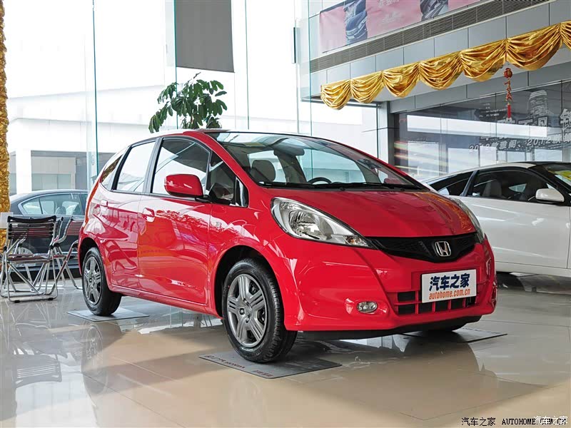 3l 手动舒适版 瑞丽红 车身外观  已经是最后一张,您还可以查看