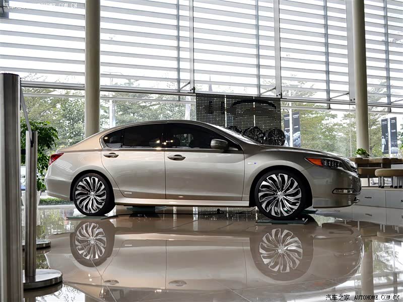 讴歌RLX整体外观