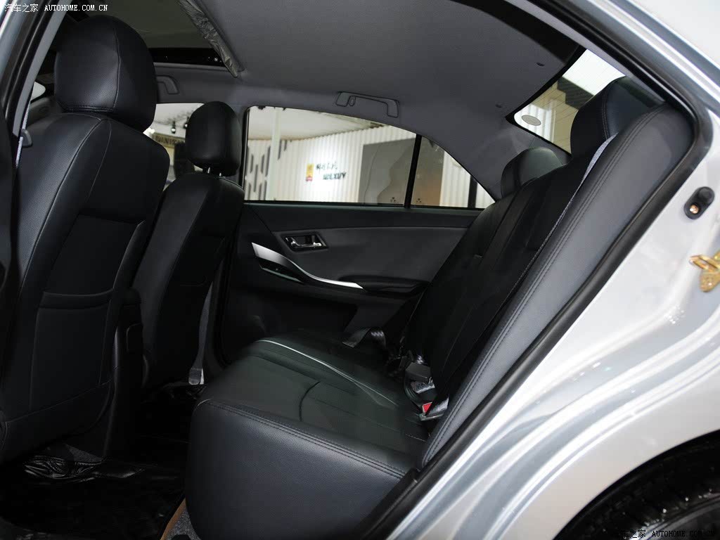 【图】众泰z300 2013款 1.6l 自动尊贵型报价_图片_众泰_汽车之家